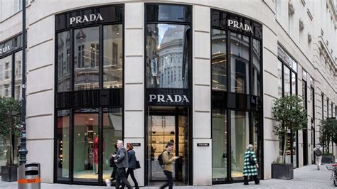 Prada: Das Luxusmodehaus von Miuccia Prada.